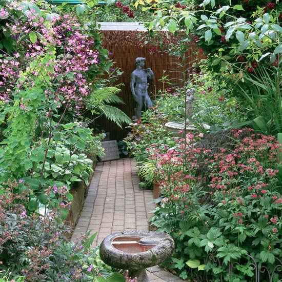 Traditional garden with sculptures Traditional garden with sculptures | Traditional gardens | Garden design ideas | PHOTO GALLERY | Housetohome.co.uk