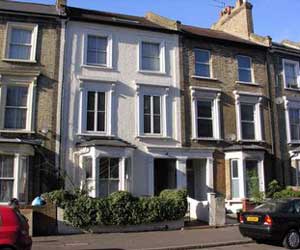 Estate agents will help you get a quick sale