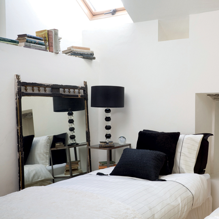 Small monochrome bedroom | Black and white bedroom ideas | Monochrome bedroom | PHOTO GALLERY | Housetohome.co.uk