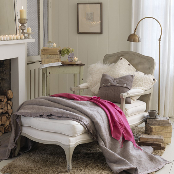 Cosy living room corner with chaise longue | Living room | PHOTO GALLERY | Country Homes & Interiors | Housetohome