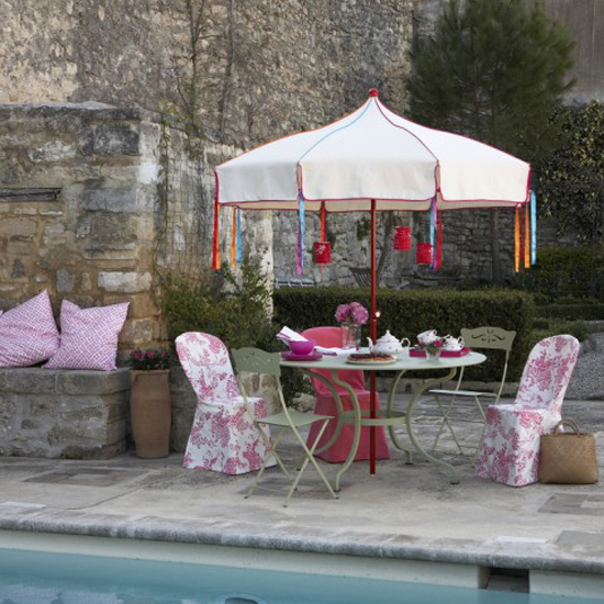 Patio with accents of pink