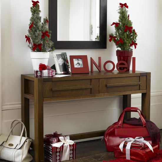 Christmas hallway | Table | Hallway ideas