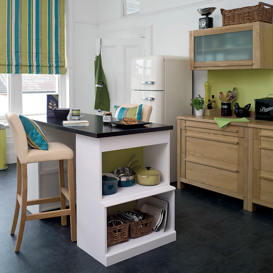 Kitchen breakfast bar