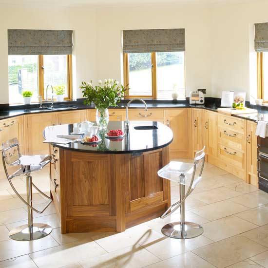 Spacious maple kitchen | Kitchens | Decorating ideas | Image | Housetohome