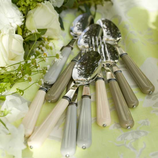 Don’t forget the cutlery! Don’t forget the cutlery! | Garden party ideas | Outdoor dining | Garden decoration | PHOTO GALLERY