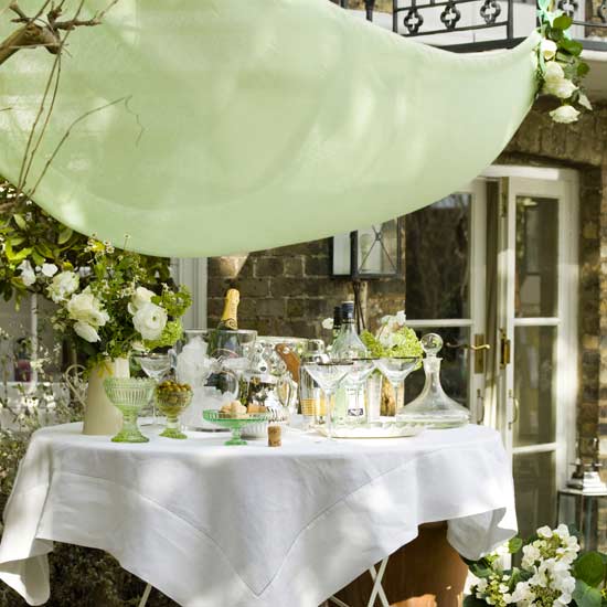 Create a dedicated serving table Create a dedicated serving table | Garden party ideas | Outdoor dining | Garden decoration | PHOTO GALLERY