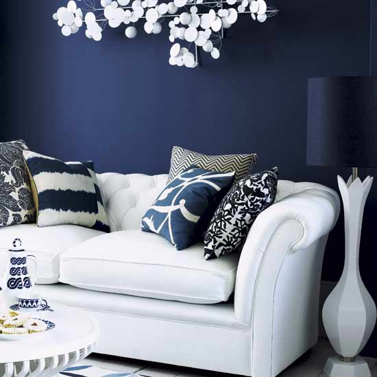 Play with dark colours on the wall | Design ideas: decorate with blue and white | Living room | Decorating Ideas | PHOTO GALLERY | Housetohome.co.uk