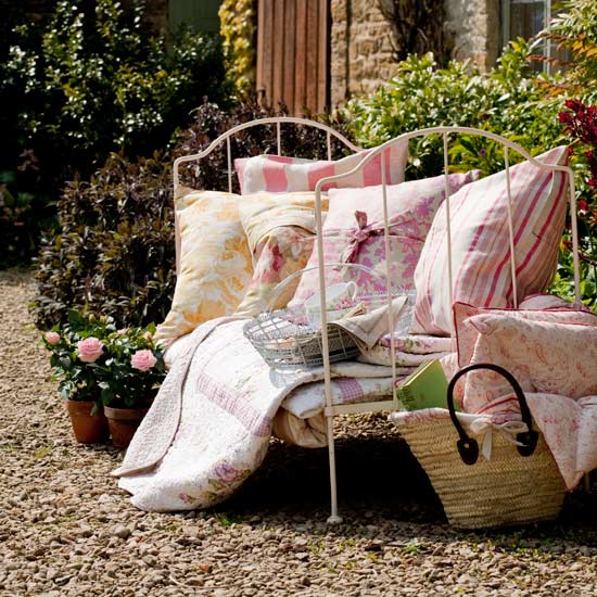 Daybed - country cottage decorating Daybed | Country cottage decorating | PHOTO GALLERY | Housetohome.co.uk
