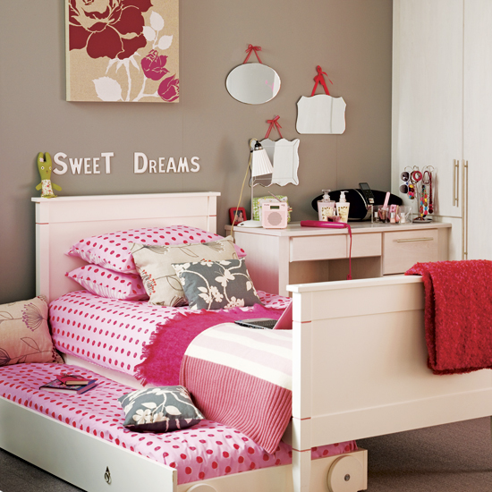 Pink girl's bedroom 