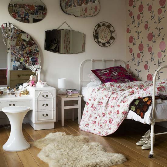 Tranquil bedroom with vintage accessories | Girls' bedrooms - 20 ...