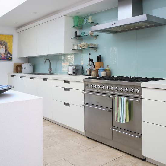 Contemporary glass splashback kitchen 