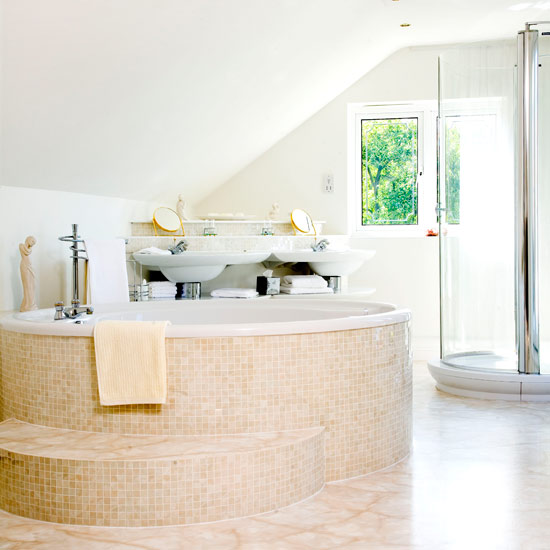 Jacuzzi bathroom | Attic bathroom | Bathroom | PHOTO GALLERY | Housetohome.co.uk