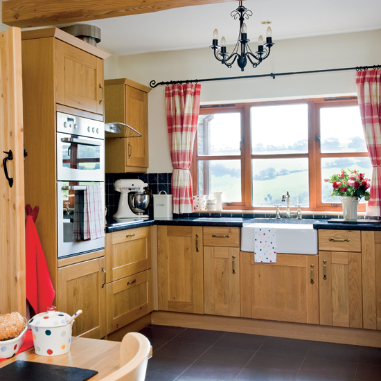 Solid wood kitchen units with painted finishes | Country kitchens | Kitchen design | PHOTO GALLERY | Housetohome.co.uk