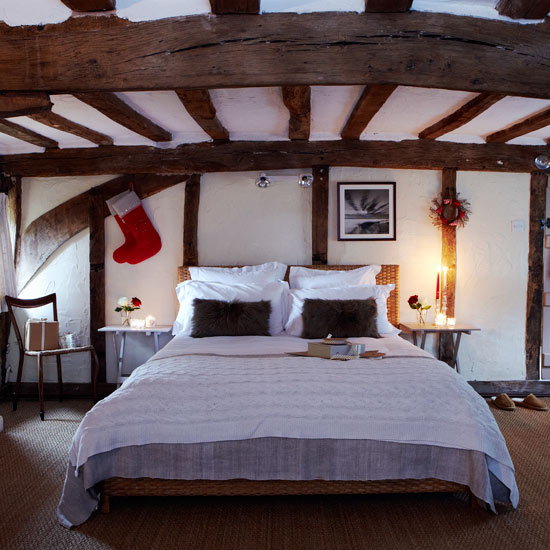 Bedroom Christmas country cottage | Christmas decorating ideas | PHOTO GALLERY | Housetohome.co.uk