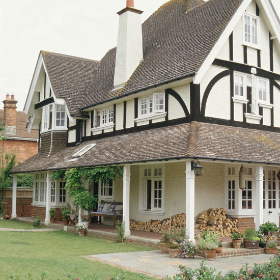 Edwardian houses offer spacious rooms, wide staircases and Parquet flooring