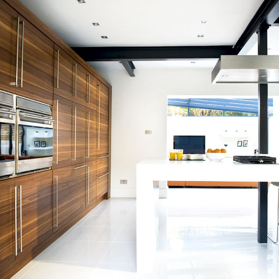 Contemporary white kitchen Contemporary kitchen | White striking kitchen | Kitchen design | PHOTO GALLERY | Housetohome.co.uk