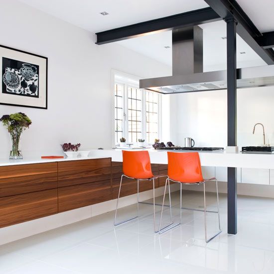 Bold modern kitchen | Contemporary kitchens | kitchen decorating ideas | Kitchens | PHOTO GALLERY | 25 Beautiful Homes | Housetohome