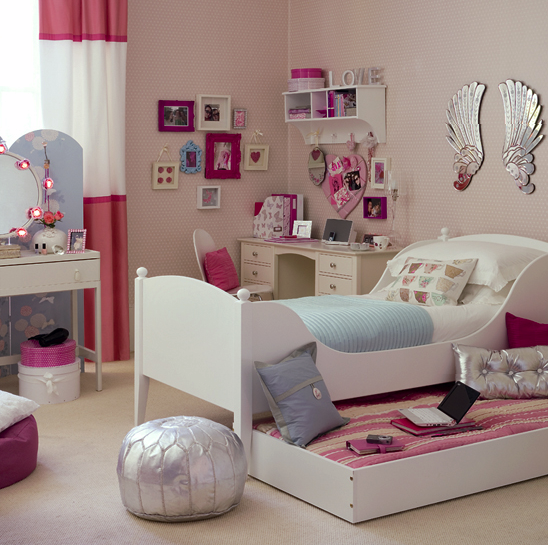 Teenage girl's bedroom with pull-out bed and desk for study 