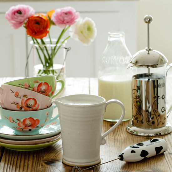 Bright crockery Country kitchen | Accessories | Colourful country accessories | PHOTO GALLERY | Housetohome.co.uk