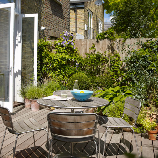 Small alfresco garden dining area | Small garden design ideas ...