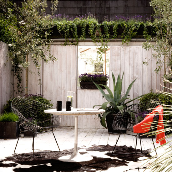 garden ideas easy Courtyard Garden Ideas | 550 x 550