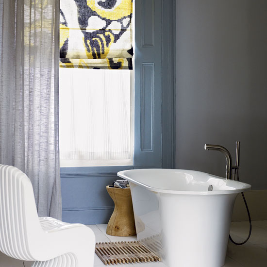 Cool, crisp bathroom Contemporary bathroom | Bathroom decorating ideas | image