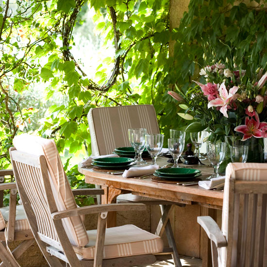 Casual garden dining area Garden dining | Outdoor living | Image | Housetohome