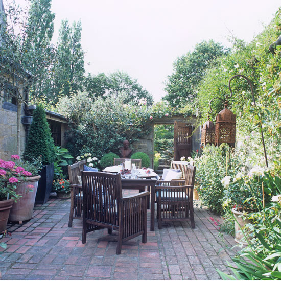 Secluded garden terrace Secluded garden terrace | Traditional gardens | Garden design ideas | PHOTO GALLERY | Housetohome.co.uk