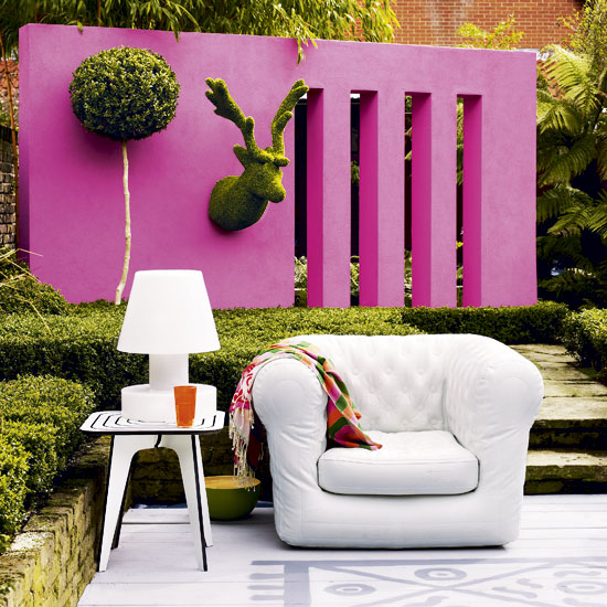 Paint a bold feature wall Paint a bold feature wall | Update your garden in 10 steps | Garden design ideas | PHOTO GALLERY | Housetohome