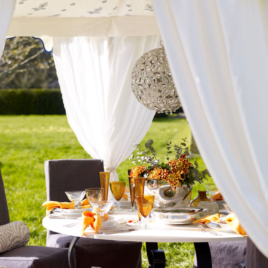 Grand outdoor table setting