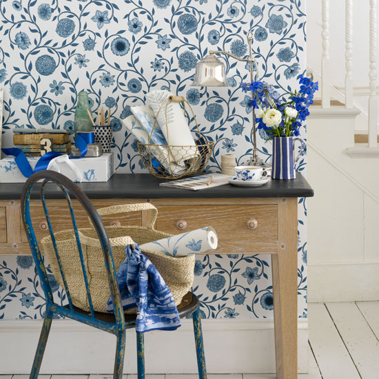 Modern country-style floral wallpaper Modern country-style floral wallpaper | modern wallpaper | decorating ideas | PHOTO GALLERY | Housetohome.co.uk
