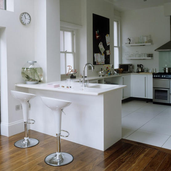 White modern kitchen | kitchen ideas | Ceramic tiles ...