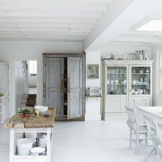 White modern kitchen-diner