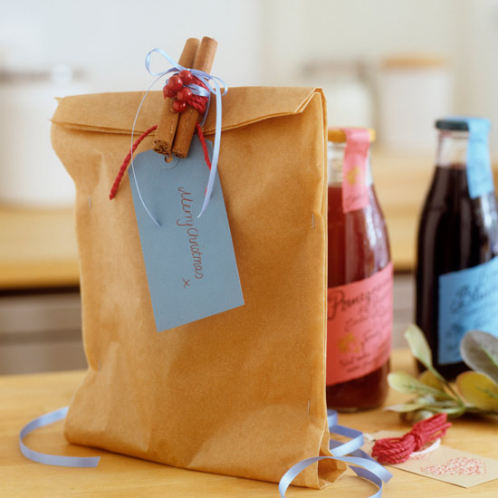 Country-style Christmas gift wrap High-impact, low-effort Christmas decorating | Christmas decorating ideas | Christmas | PHOTO GALLERY | Ideal Home