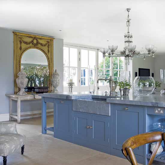 Traditional blue kitchen | Kitchen designs | Kitchen islands | Image | Housetohome.co.uk