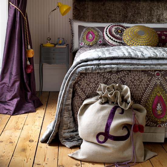 Follow Country Homes & Interiors' step-by-step guide to making a festive sack