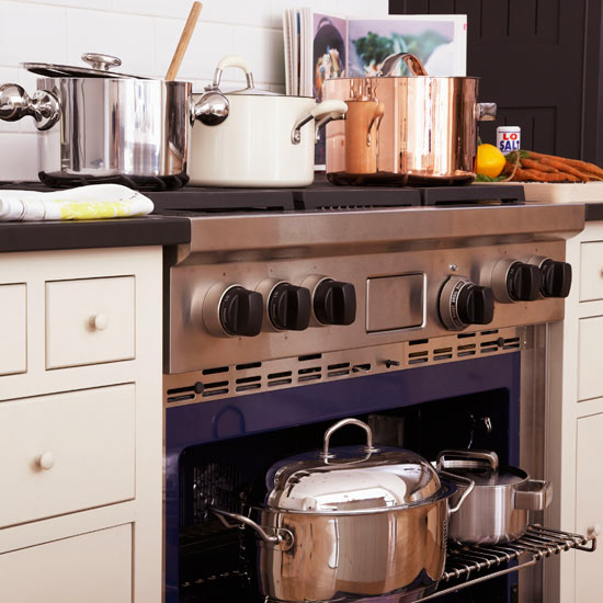Gas ranges remain a firm kitchen appliance favourite
