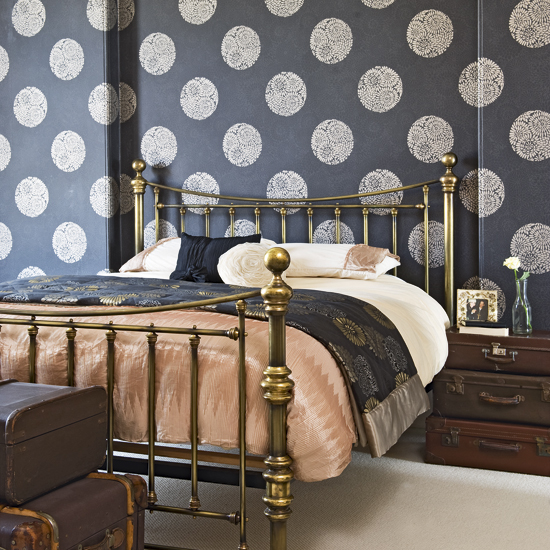 Bedroom with dramatic black wallpaper | Modern bedrooms | Wallpaper | Image | Housetohome
