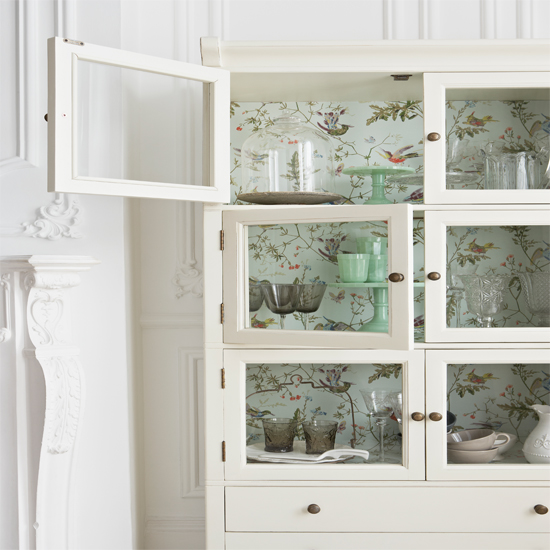 Wallpaper covering the back of shelves Floral wallpaper dresser | Wallpaper ideas for living rooms | Living room ideas | PHOTO GALLERY