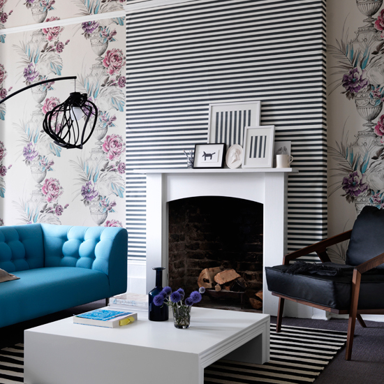 Living room with contrasting patterned wallpaper Striped and floral wallpaper | Wallpaper ideas for living rooms | Living room ideas | PHOTO GALLERY