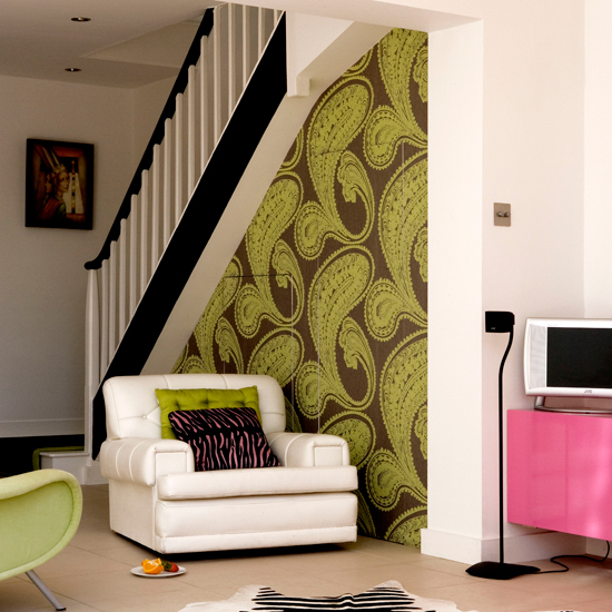 Living room with area defined by bold wallpaper Basement living room | Wallpaper ideas for living rooms | Living room ideas | PHOTO GALLERY