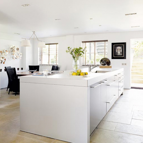 Spacious white kitchen | Kitchen designs - best of 2010 | kitchen ideas | kitchen-diners | PHOTO GALLERY