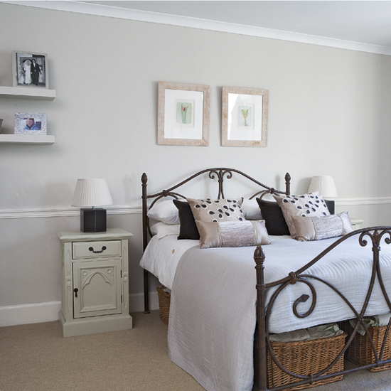 Relaxed monochrome bedroom Relaxed monochrome bedroom | Bedroom designs | Metal beds | Image | Housetohome