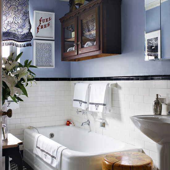 Small 1920s-inspired bathroom Blue and white bathroom | Small bathroom design ideas | Bathroom decorating ideas | Bathroom storage | PHOTO GALLERY | Housetohome