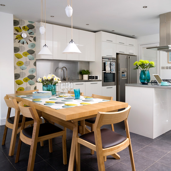 White kitchen with retro yellow, green and blue wallpaper | Kitchen wallpaper ideas | Kitchen wallpaper | PHOTO GALLERY