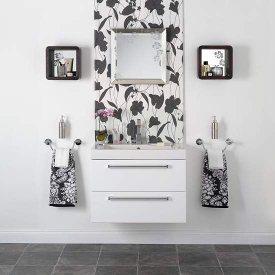 Monochrome wallpaper panel | Bathroom wallpaper | bathroom decorating ideas| bathroom | decorating ideas | PHOTO GALLERY | housetohome
