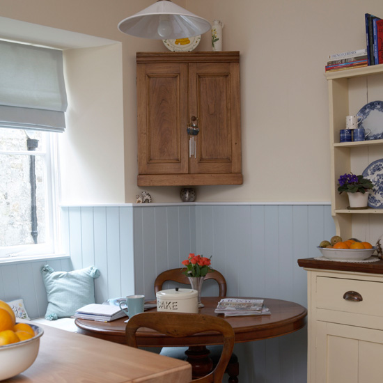 Corner cabinet | Small kitchen design | PHOTO GALLERY | Beautiful Kitchens | Housetohome.co.uk