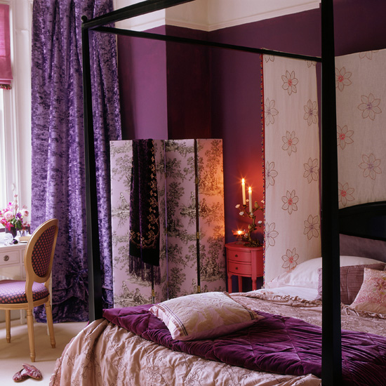 A dressing room screen | Create a romantic bedroom for Valentine's Day | Valentine's Day bedroom | PHOTO GALLERY