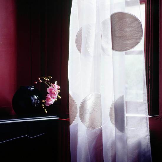 Sheer curtains and fabrics | Create a romantic bedroom for Valentine's Day | Valentine's Day bedroom | PHOTO GALLERY