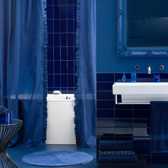Dark and mysterious deep blue bathroom | colourful bathroom ideas | bathroom ideas | PHOTO GALLERY | Housetohome.co.uk